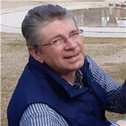 Native English teacher with many years of experience, offers private lessons for adults in Spain.